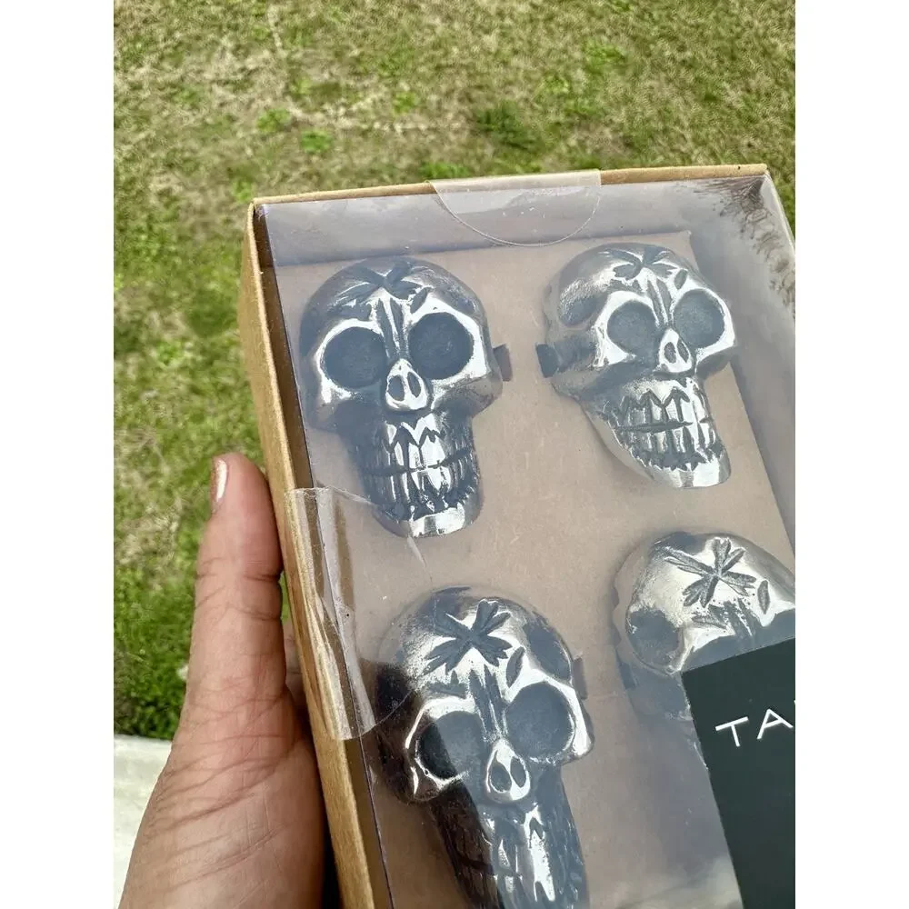 NIB Tahari Napkin Rings Set/4 Silver Tone Metal‎ Gothic Skull Bone Spooky Theme